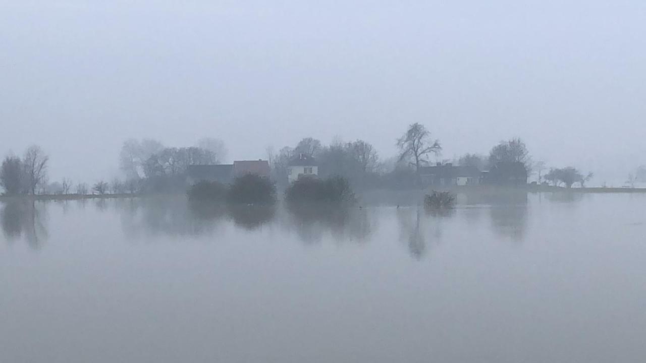 Unique Place On The River Waal Heerewaarden Esterno foto