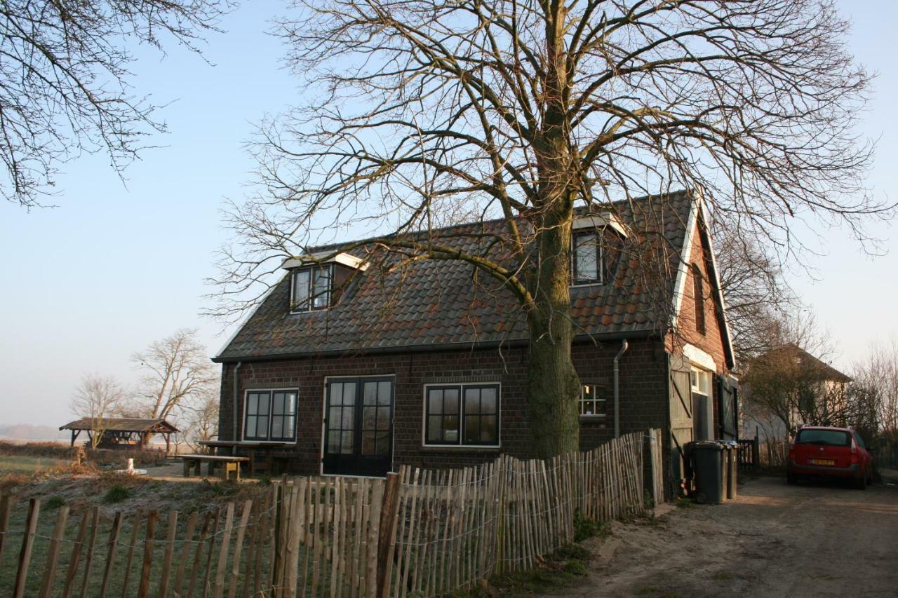 Unique Place On The River Waal Heerewaarden Esterno foto
